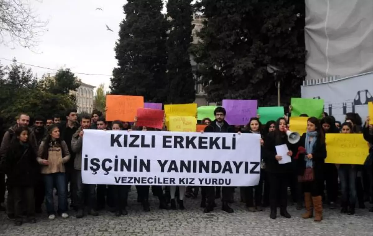 Beyazıt Meydanı\'nda "Kızlı-Erkekli İşçinin Yanındayız" Eylemi