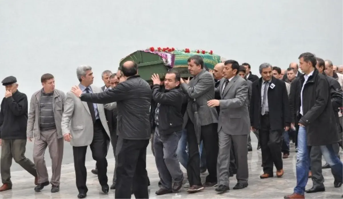 Cinnet Geçiren Kocası Tarafından Öldürülen Öğretmene Veda