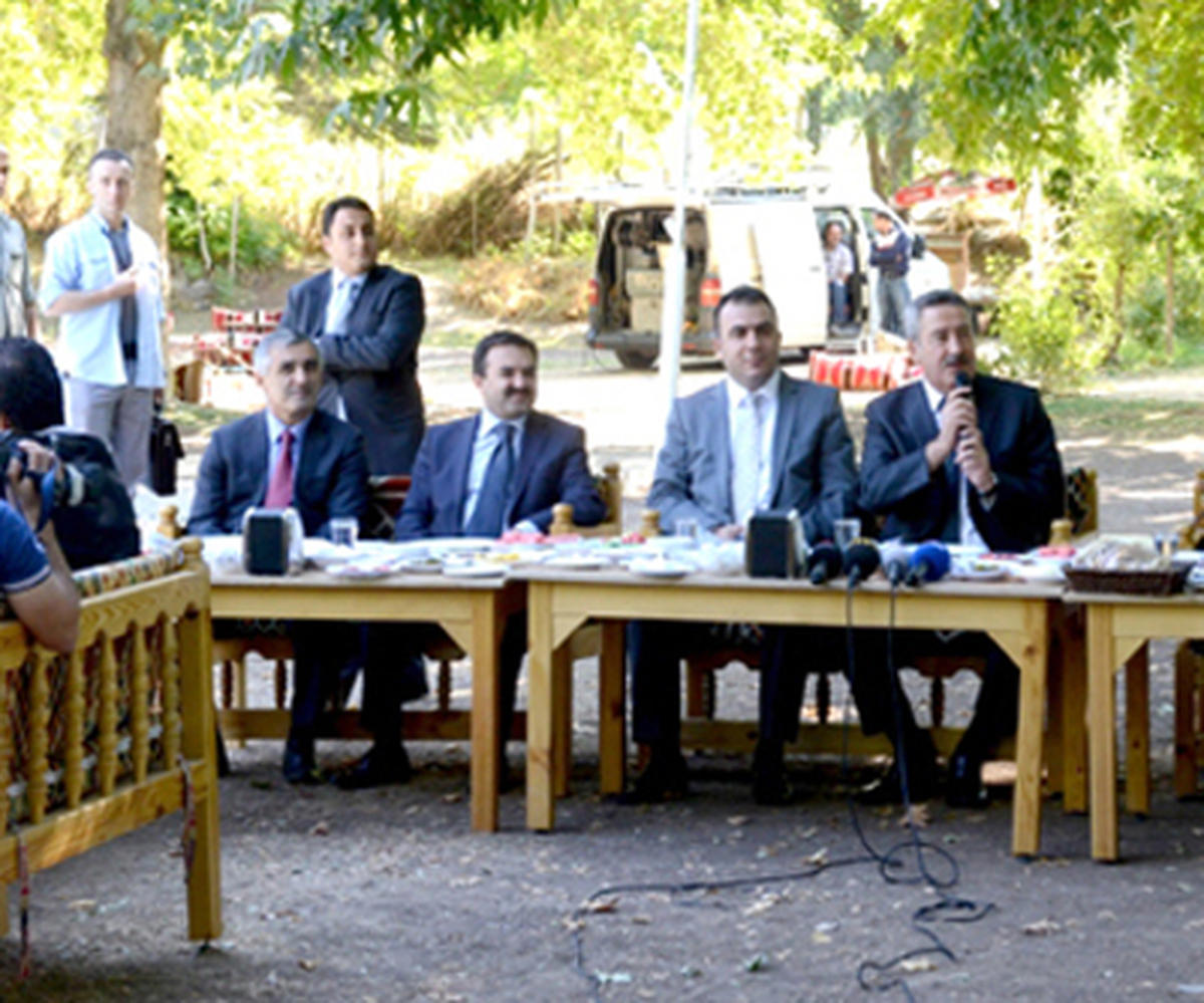 Diyarbakır\'da Gazetecilere \'Valilik İzni\' Engeli
