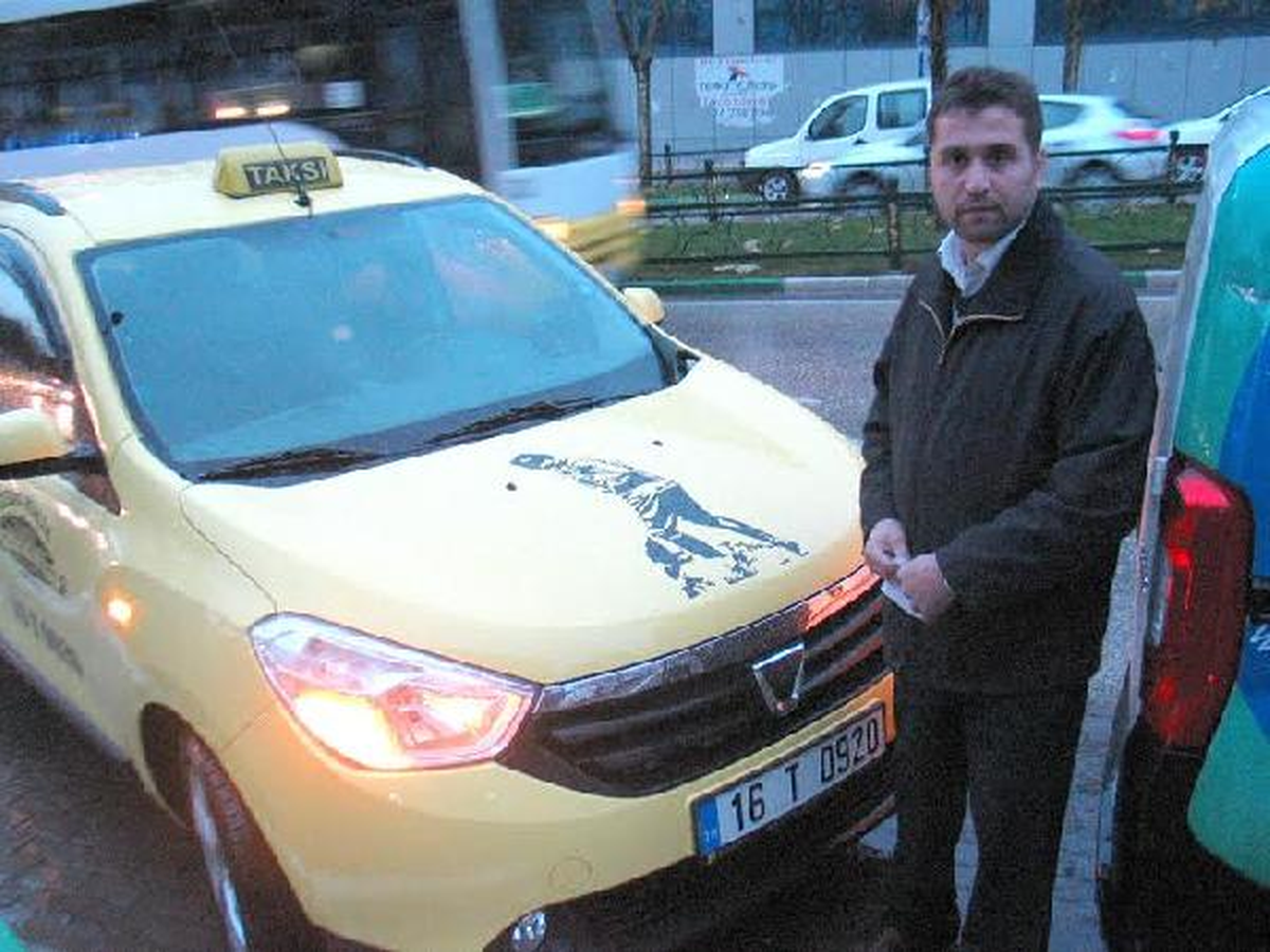 Kaputtaki Atatürk Çıkartmasına 77 TL Trafik Cezası