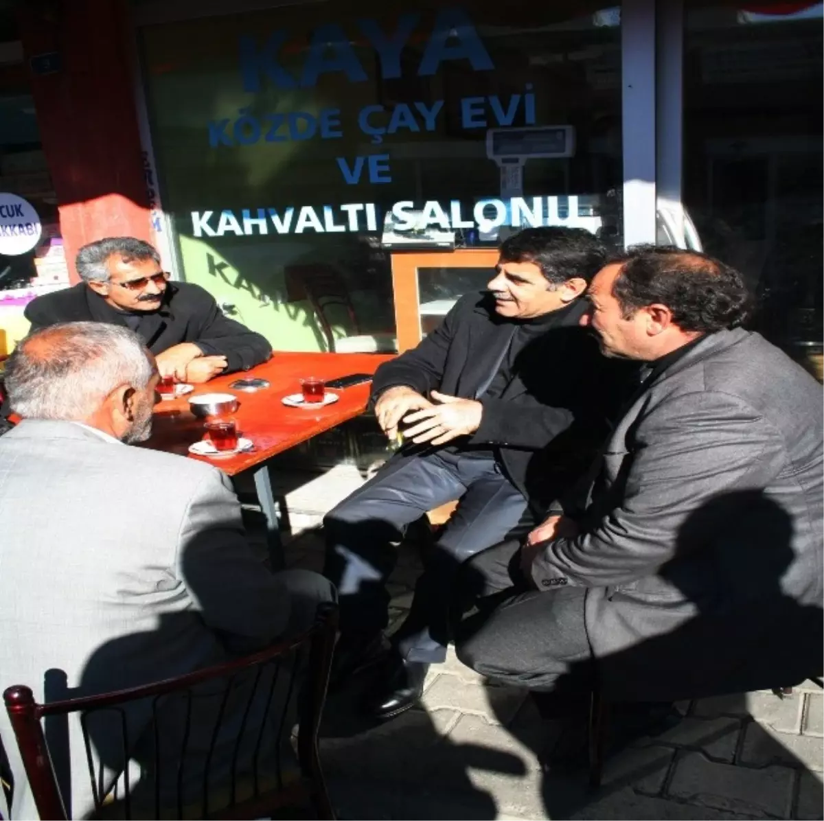 Kars Belediye Başkanı Vatandaşlarla Közde Çay İçti