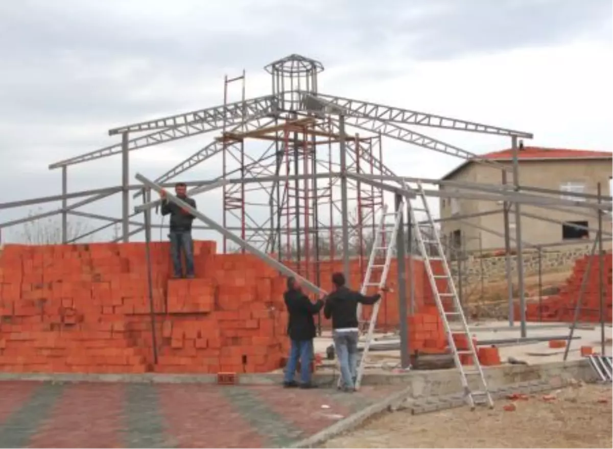 Kozluk Beldesinde Kent Meydanı Çalışması