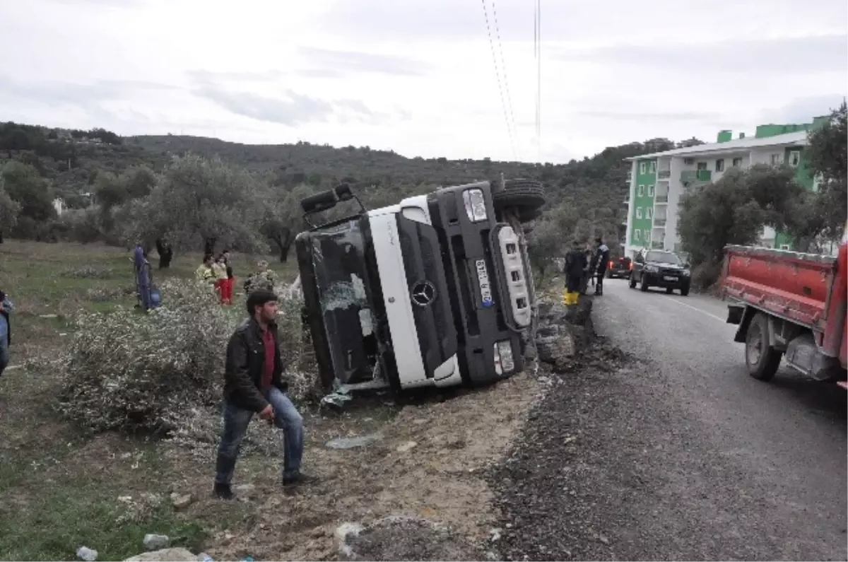 Kuşadası Körfezinde Sağanak Yağış Yaşamı Olumsuz Etkiledi