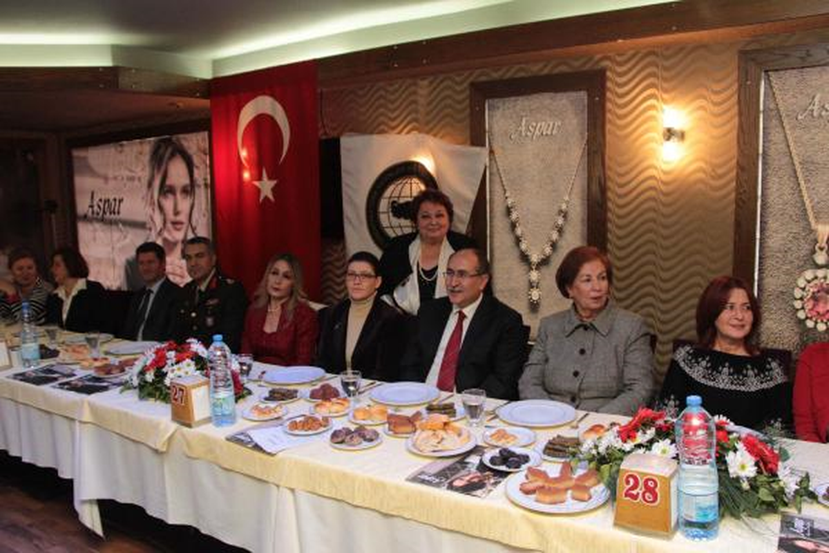Manisa Bezinden Kıyafetler Sergilendi