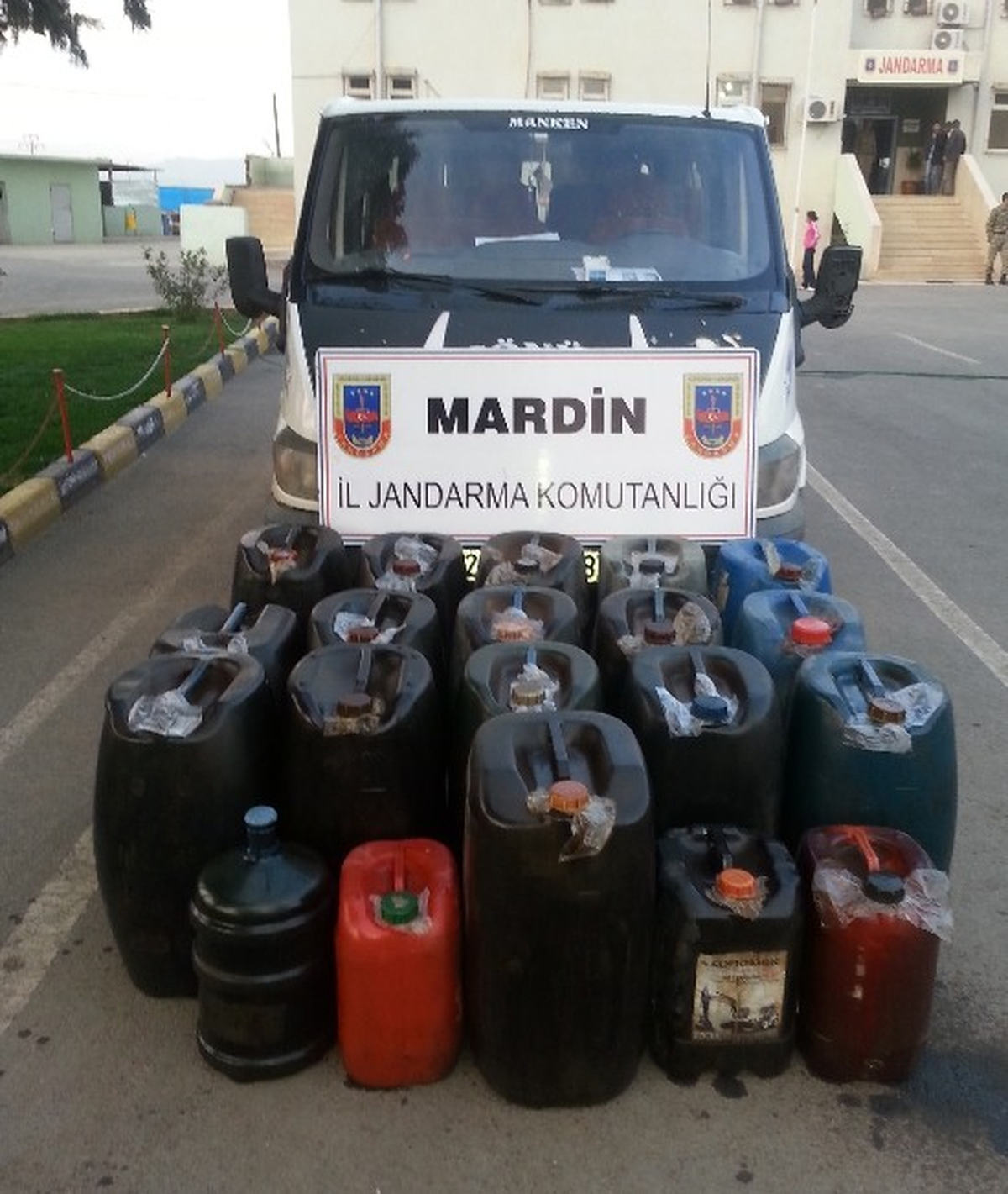 Mardin\'de Kaçak Akaryakıt Ele Geçirildi
