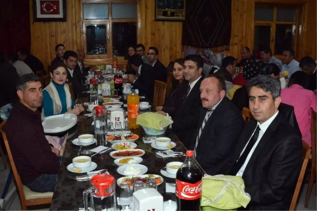 Pınarbaşı ve Sarız'da Coşkulu Öğretmenler Günü