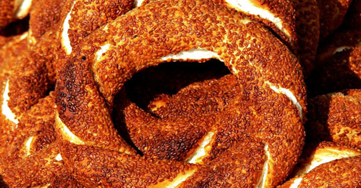 Samsunlu 1 Liraya "Bol Susamlı" 4 Simit Yiyor