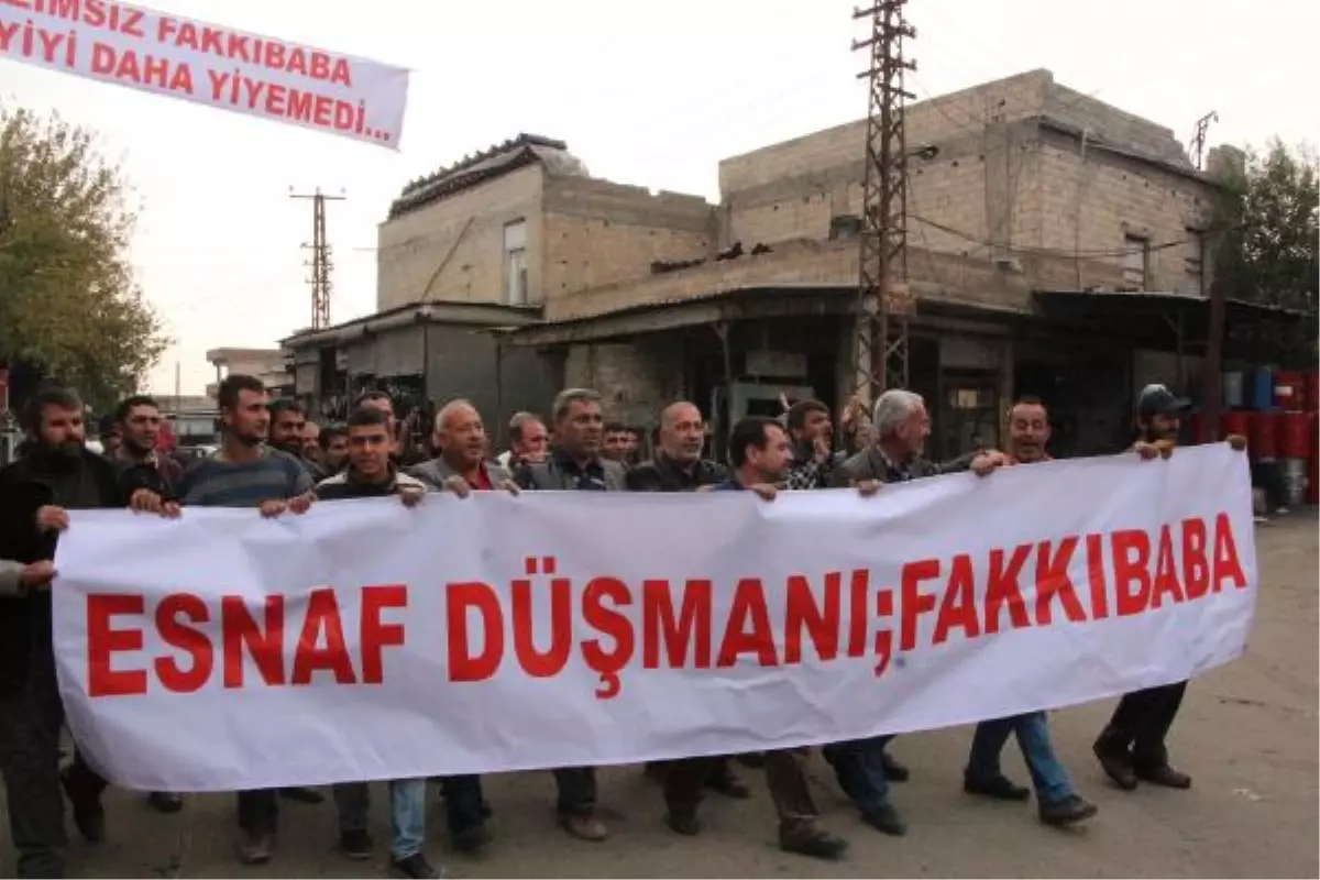 Şanlıurfa\'da Belediye Başkanına Pankartlı Protesto