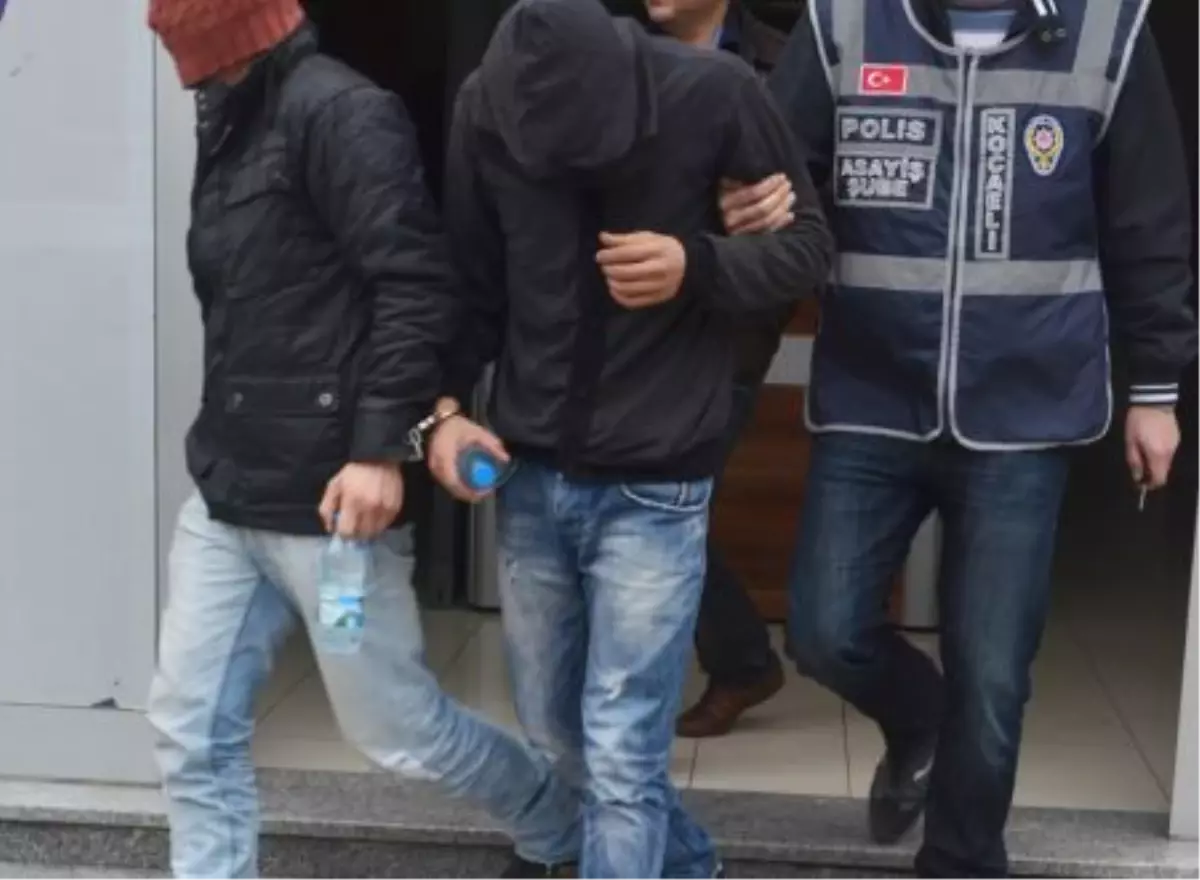 Türk Kızılayının Kocaeli\'deki Deposundan Hırsızlık İddiası