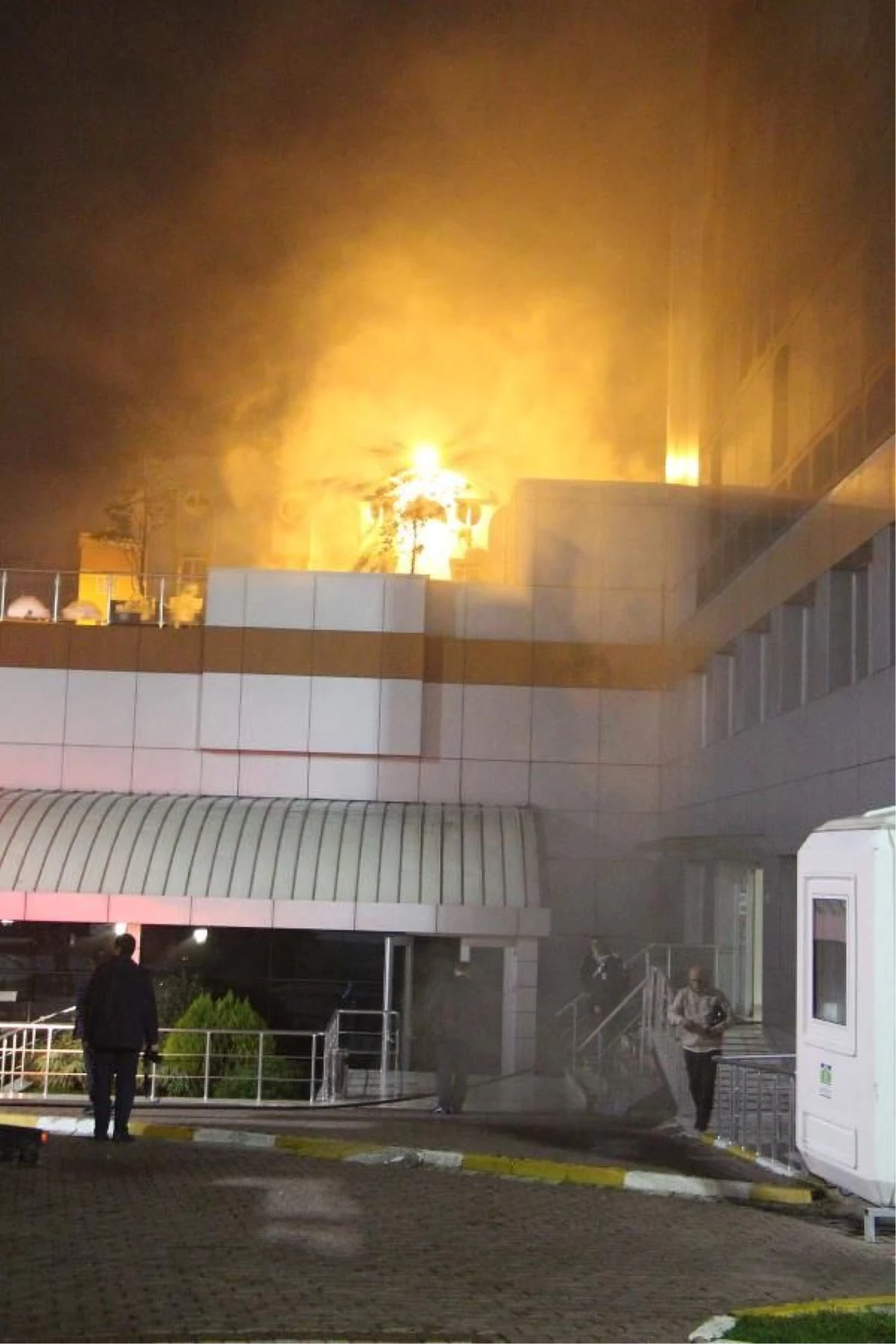 İstanbul Bahçelievler Belediyesinde Yangın Çıktı