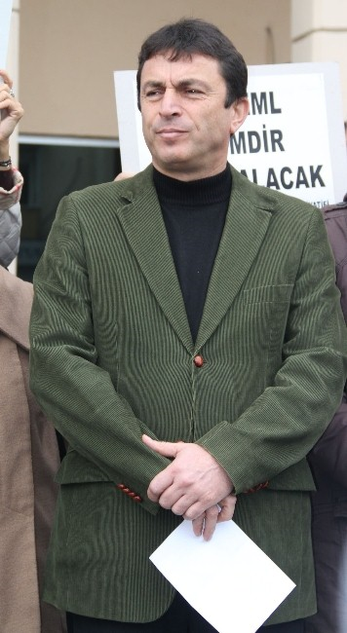 Bulgar Vakfı\'na Devredilen Lisenin Yıkılması Kararına Protesto