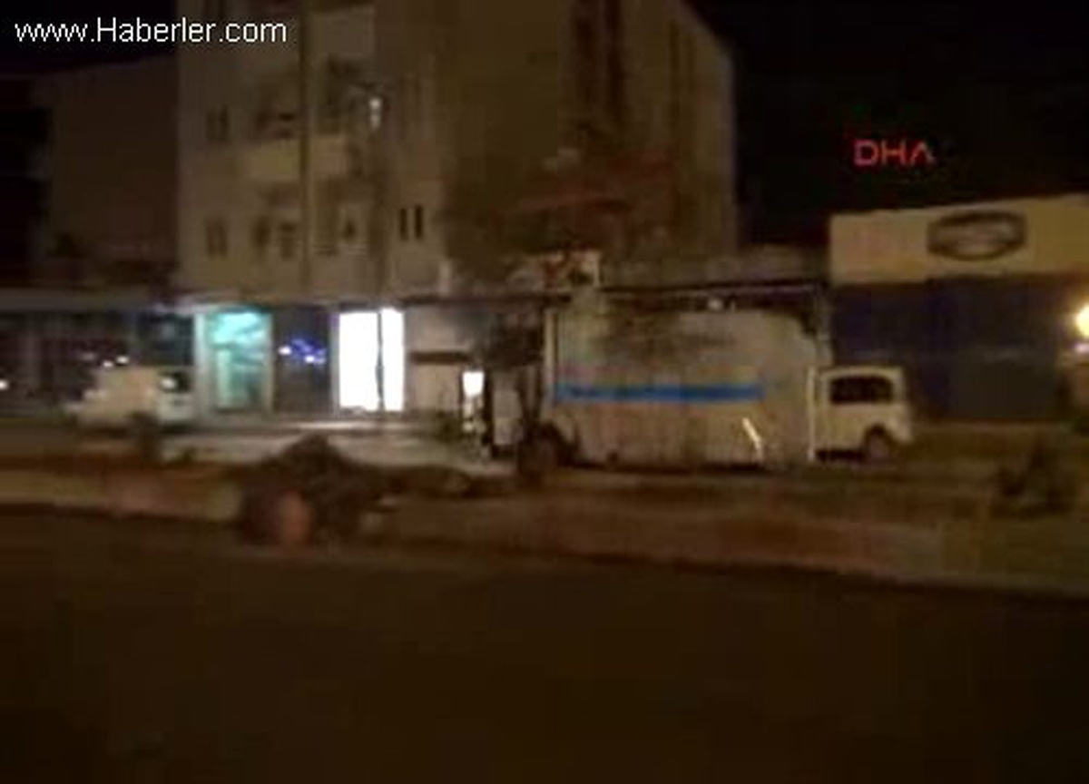 Cizre\'de Kepenkler Kapalıcizre ve Silopi\'de Kepenkler Kapalı