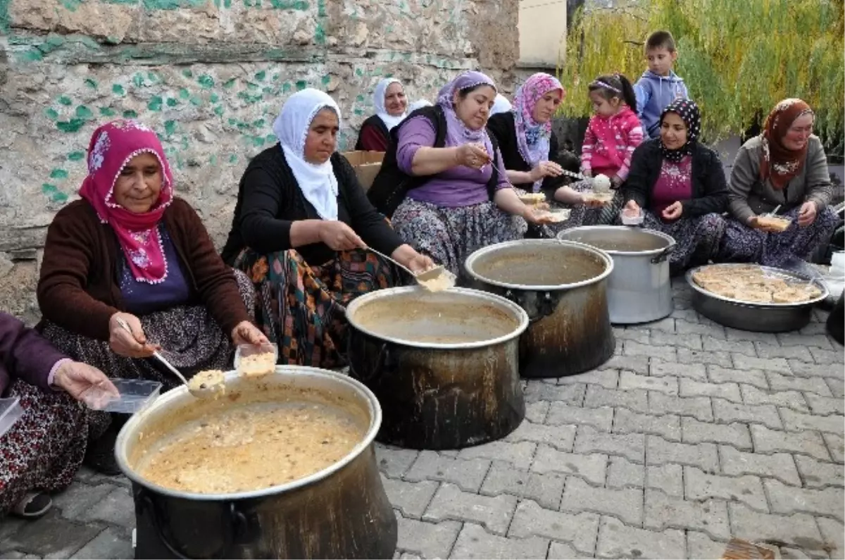 Erdemli\'de "Geleneksel Aşure" Etkinliği