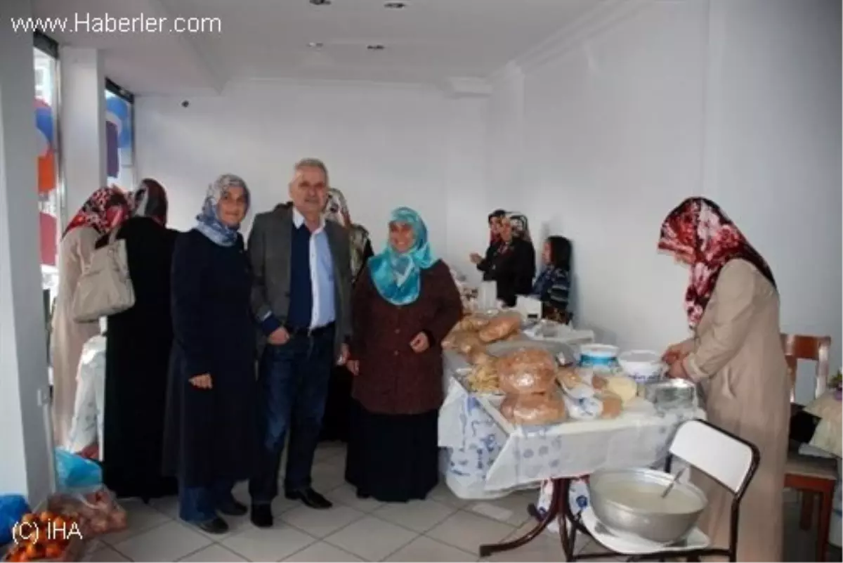 Ev Hanımları Yardım Amaçlı Kermes Düzenledi