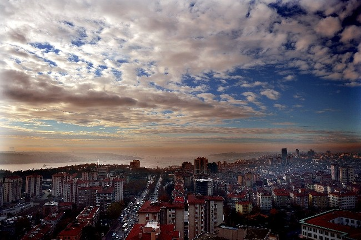 İstanbul\'da Yağmur Yerini Sise Bıraktı