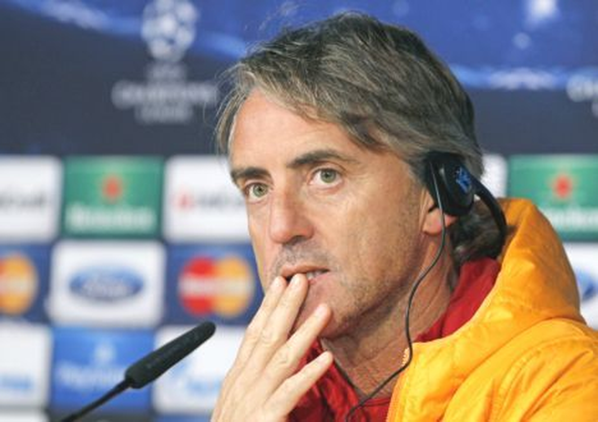 Galatasaray\'da Teknik Direktör Mancini\'nin Doğum Günü Kutlandı