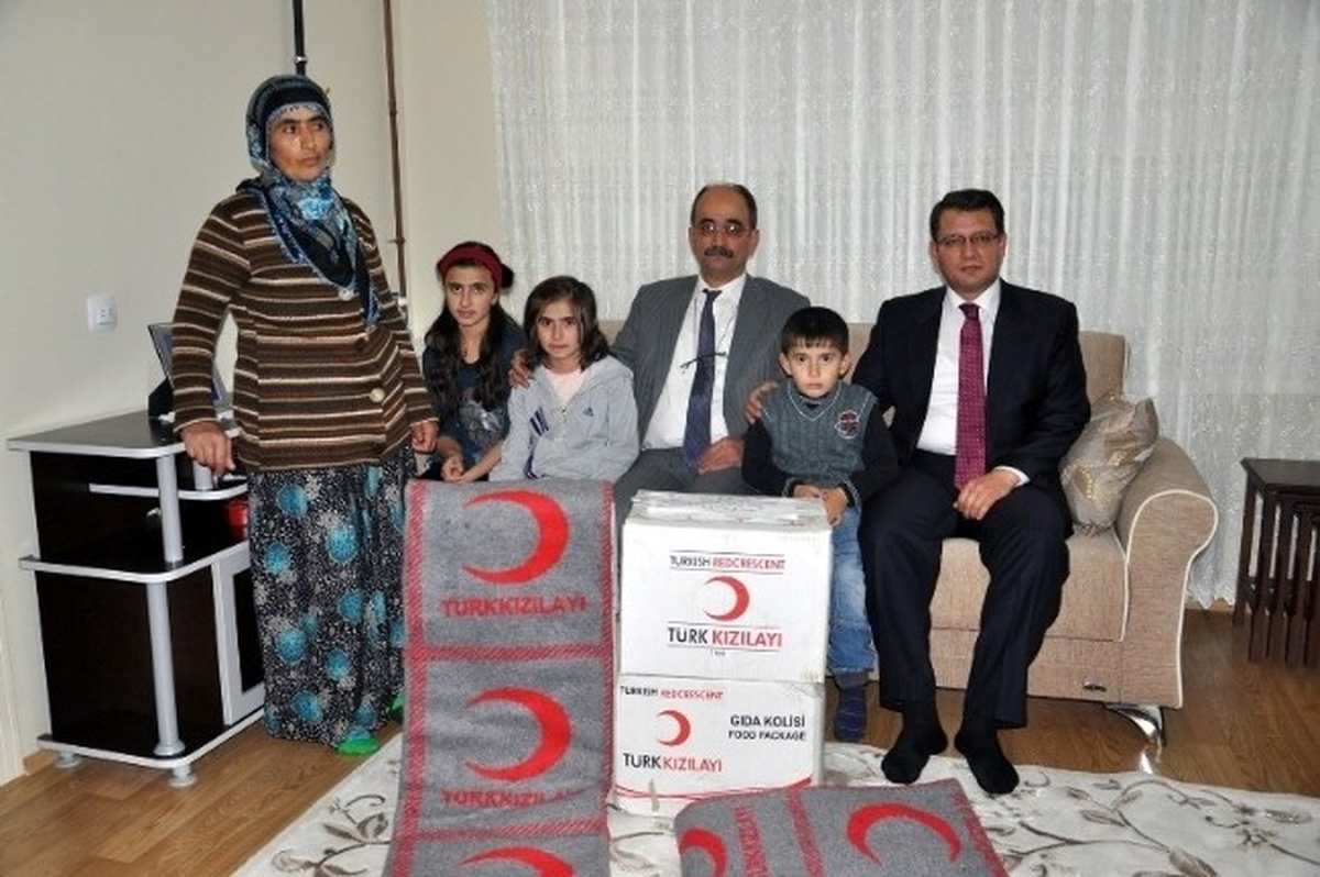 Göçükzede Aileye Türk Kızılayından Yardım