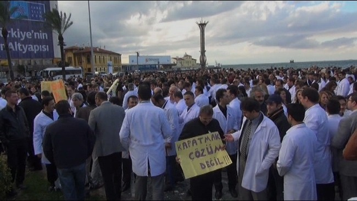 İzmir\'de Beyaz Protesto