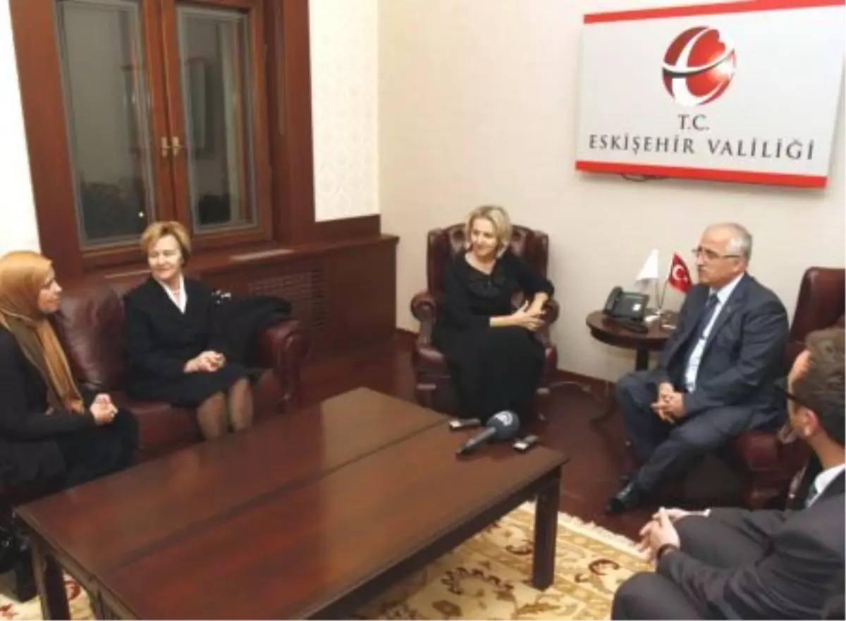 İzzetbegoviç\'in kızı Akşamiya\'dan Vali Tuna\'ya ziyaret