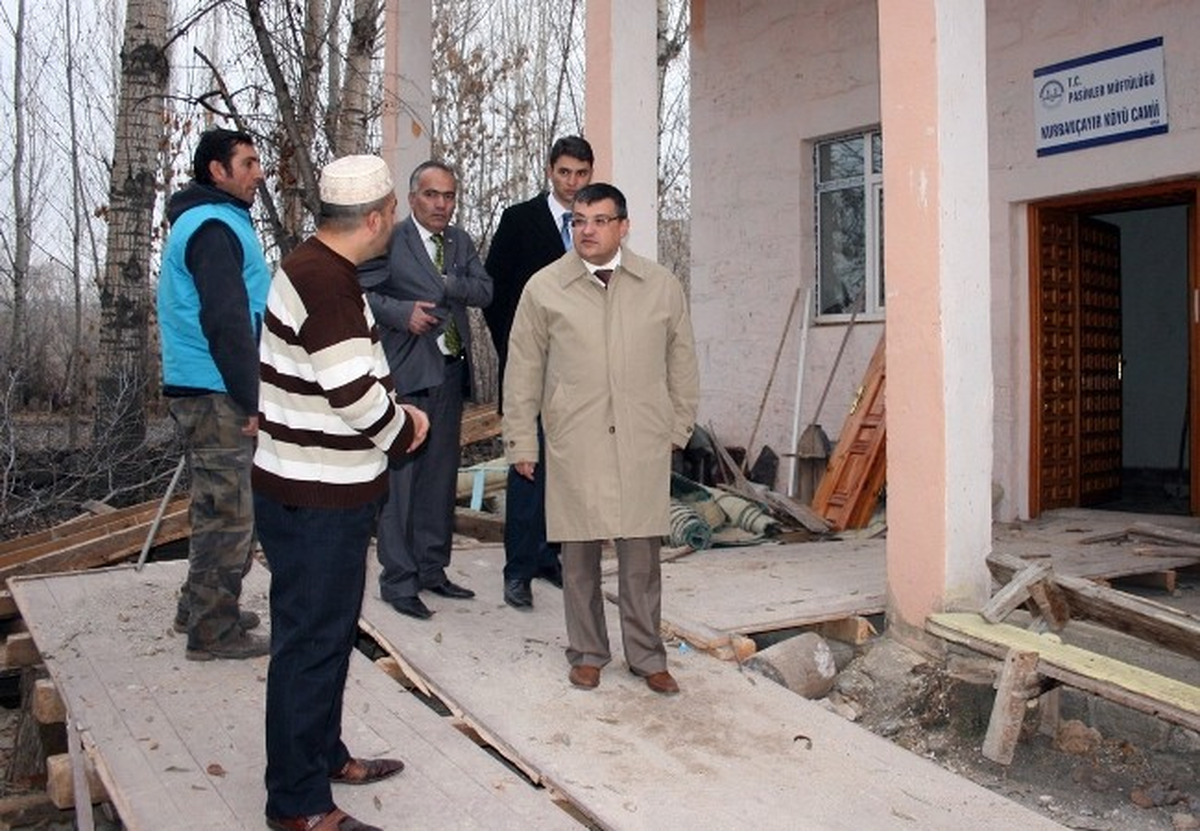 Kaymakam Ali Ada\'ya Köylerde Büyük İlgi