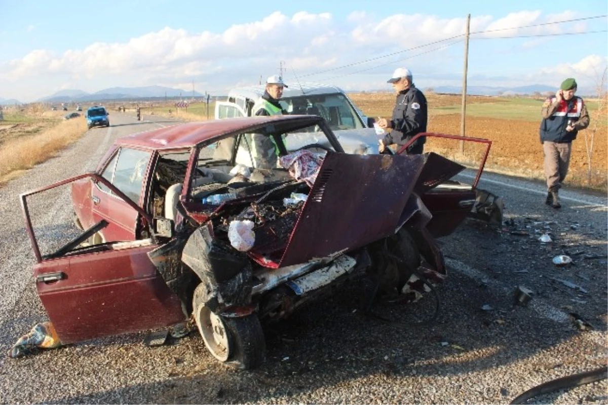 Konya\'da Trafik Kazası: 2 Ölü, 2 Yaralı