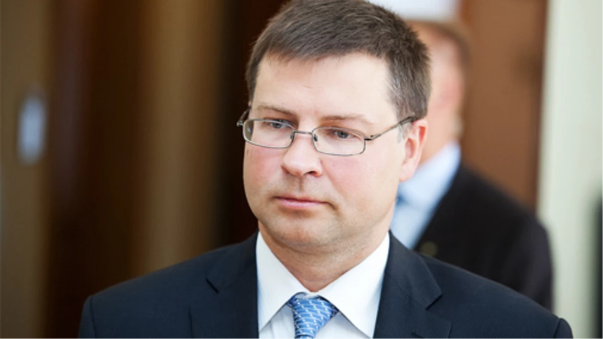 Letonya Başbakanı Görevinden İstifa etti