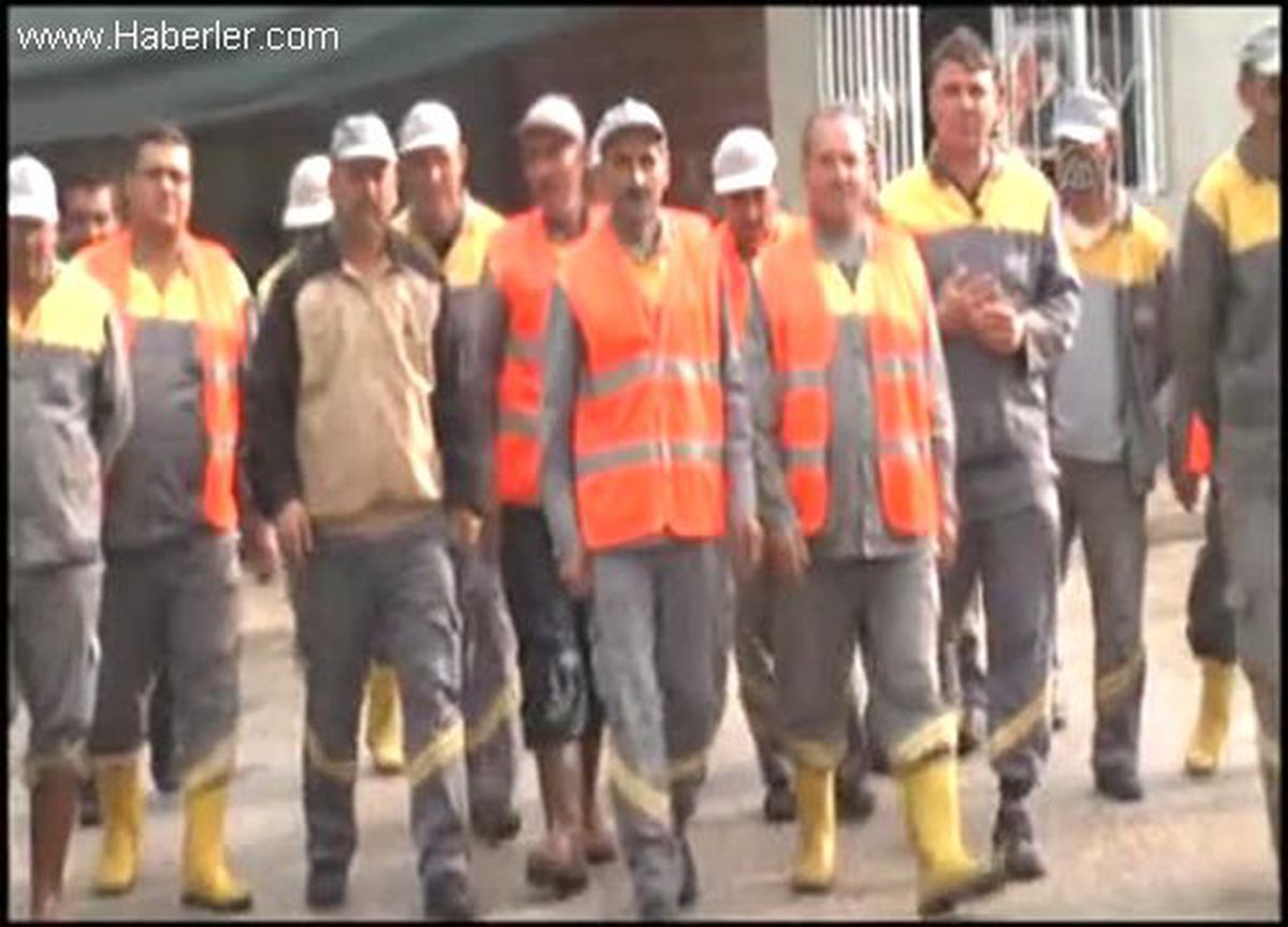 Maaşlarını alamayan işçilerin eylemi sürüyor