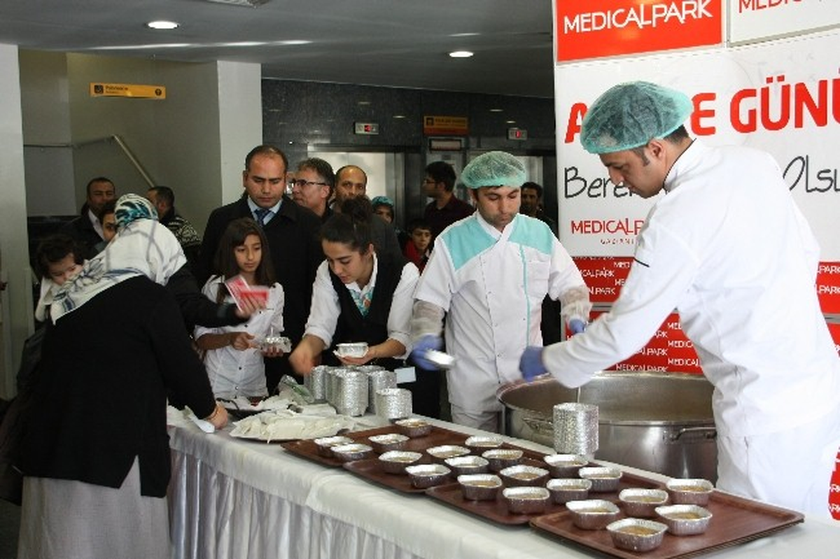 Medical Park\'tan 2 Bin Kişiye Aşure İkramı