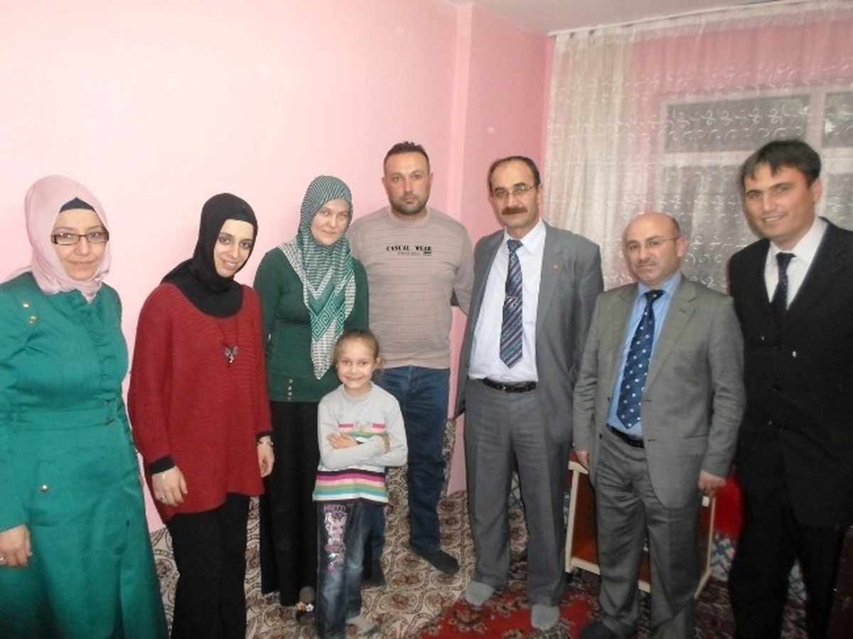 Müdür Cebeci\'den Ev Ziyareti