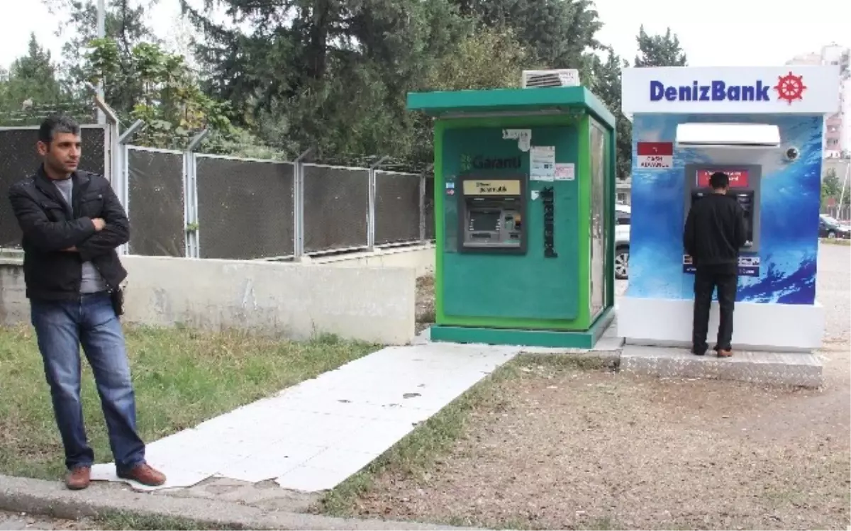 Polisin Atm Nöbeti