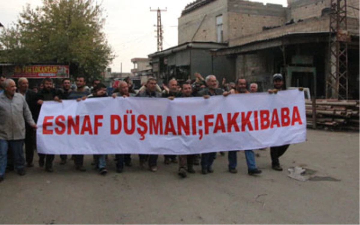 Şanlıurfa\'da Esnaf Fakıbaba\'yı Protesto Etti