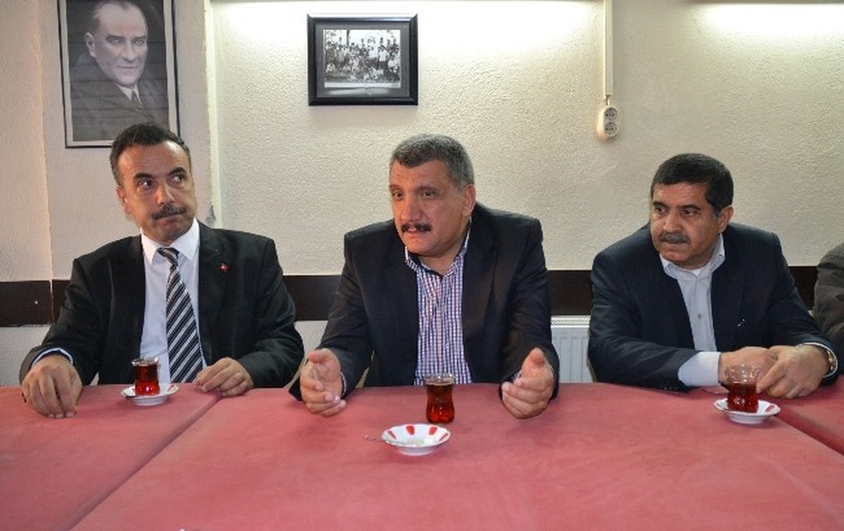 Selahattin Gürkan, Pütürge\'yi Kalkındırma Derneği\'ni Ziyaret Etti