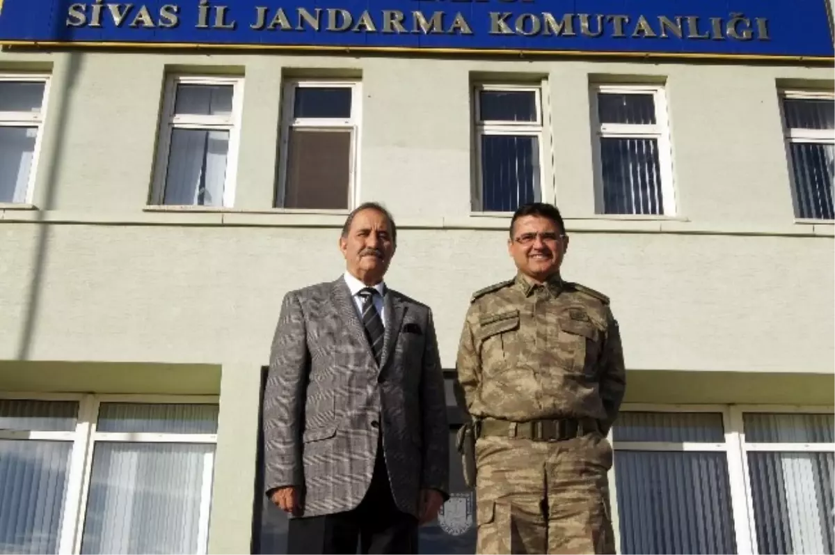 Sesob\'dan Jandarma Komutanı ve Defterdara Ziyaret