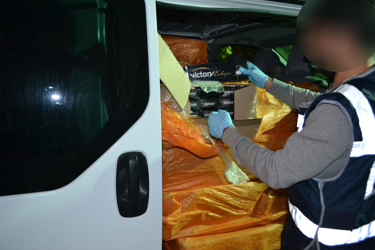 Siirt\'te, 25 Bin Paket Kaçak Sigara Ele Geçirildi