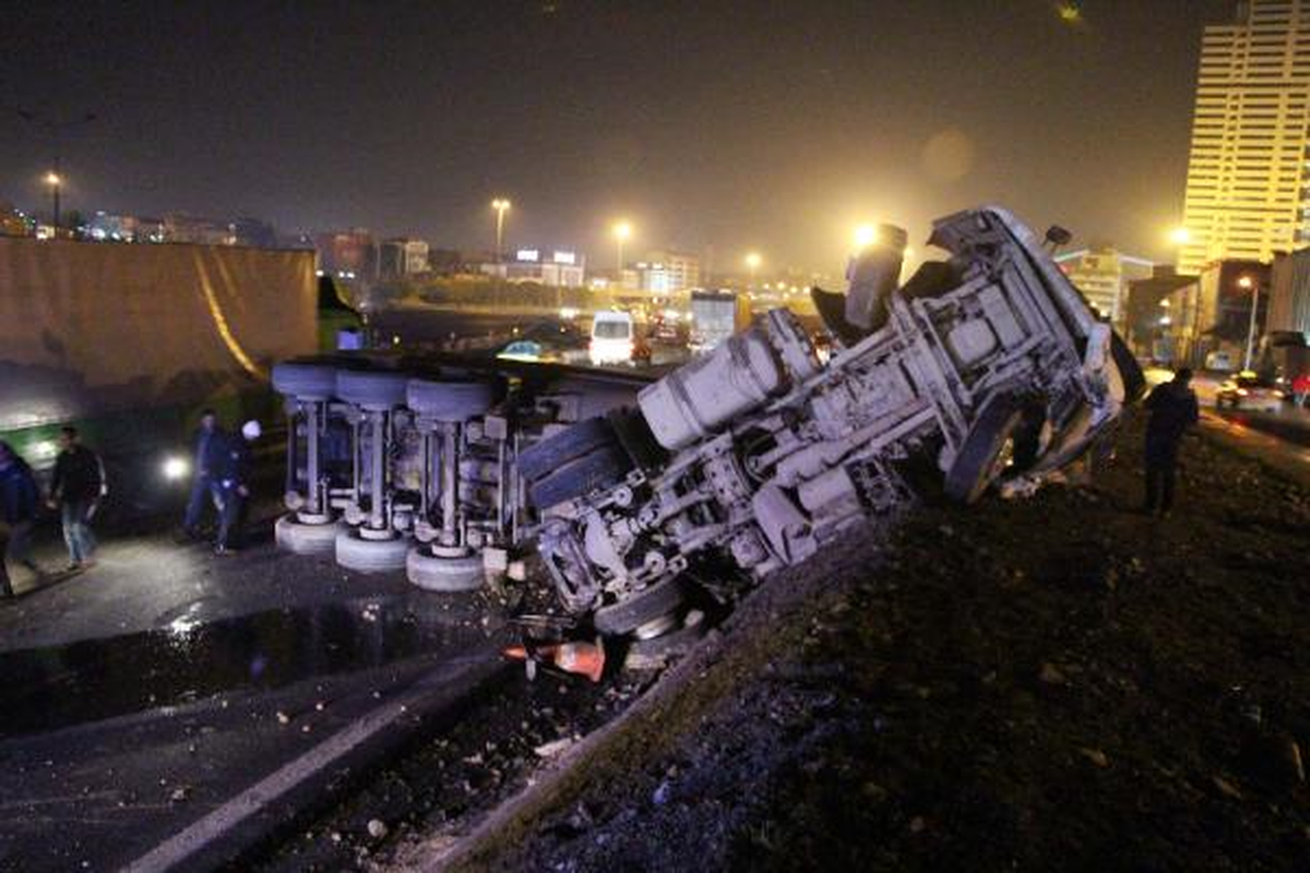 Basın Ekspres Yolu\'nda Kaza: 1 Yaralı