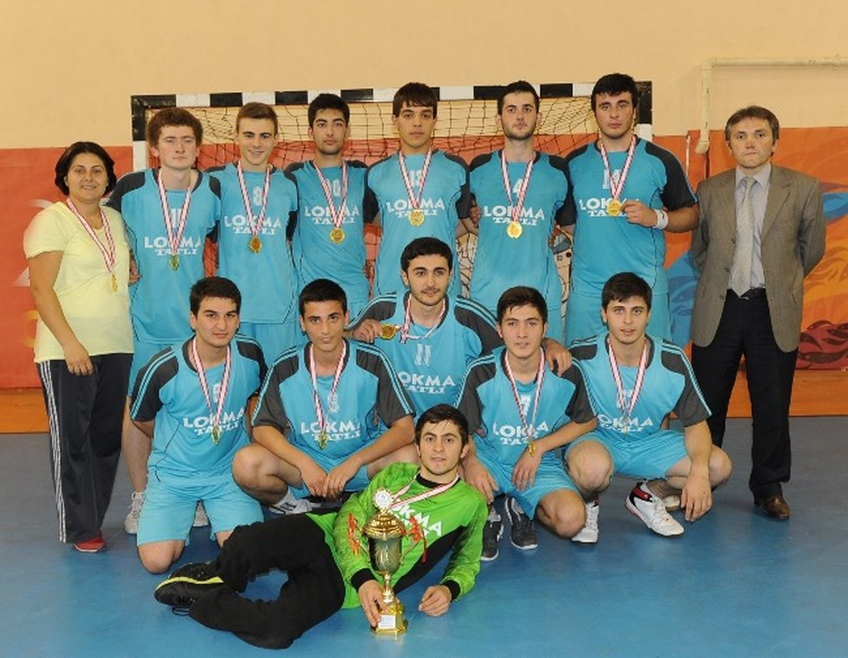 Trabzon\'da Genç Erkekler ve Genç Kızlar Hentbol Okul Sporları Müsabakaları Sona Erdi