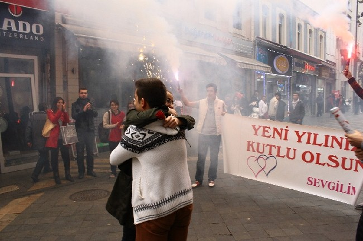 Trabzon\'da Gençler Artık Aşklarını Ulu Orta İlan Etmekten Çekinmiyor
