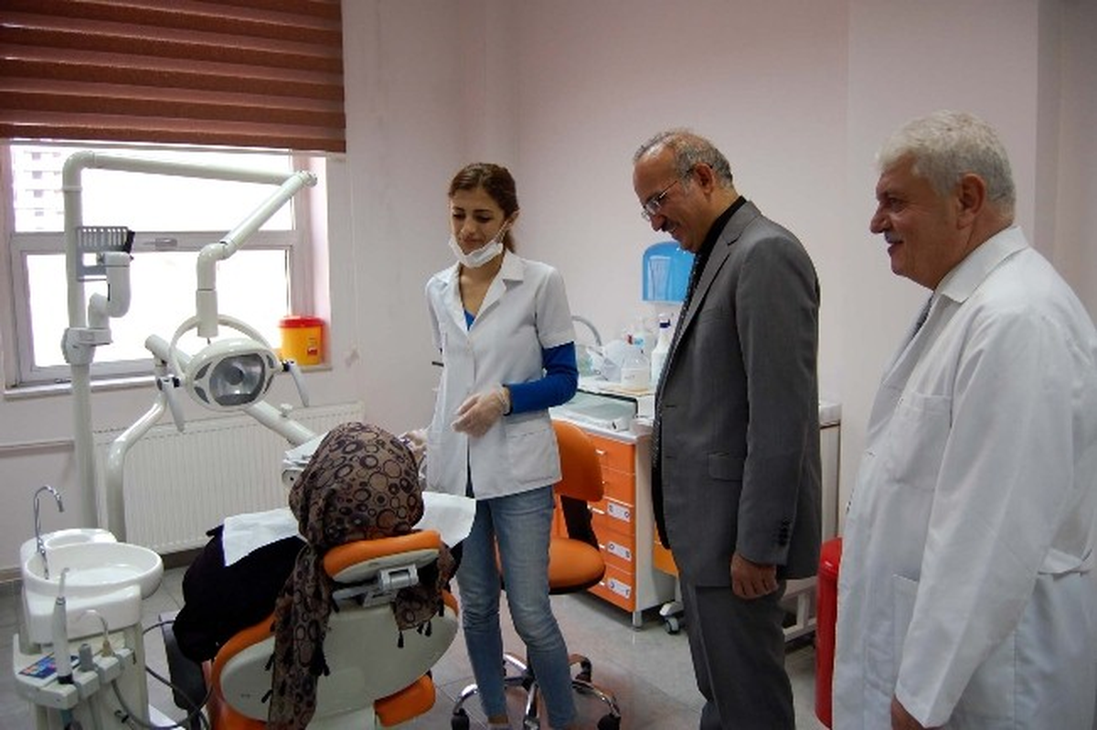 Vali\'den Ağız ve Diş Sağlığı Hastanesine Ziyaret
