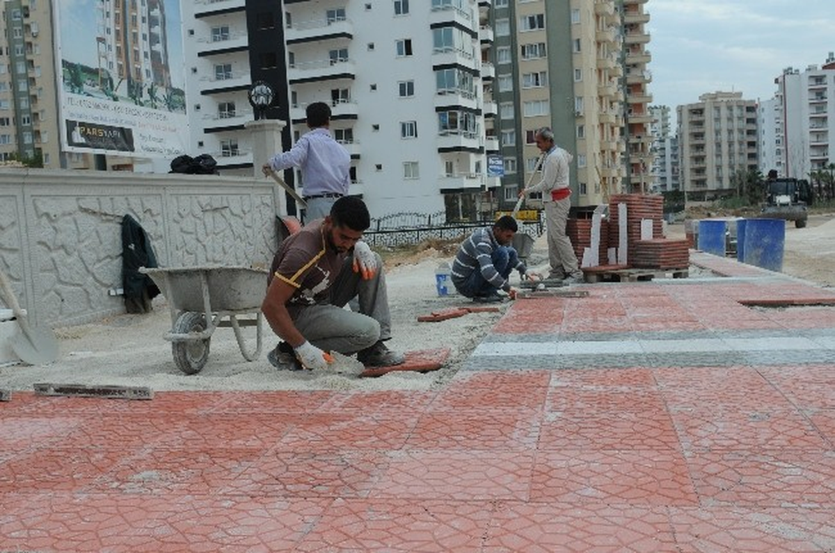 Yenişehir\'de Kaldırım ve Asfalt Çalışmaları Sürüyor