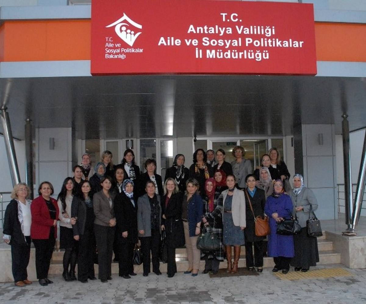 Ak Kadınlardan Asp\'ye Ziyaret