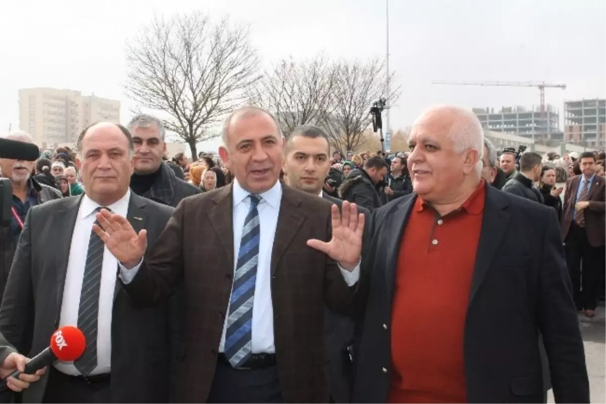 AK Parti Ankara İl Kadın Kolları, CHP Genel Merkezi Önünde Eylem Yaptı