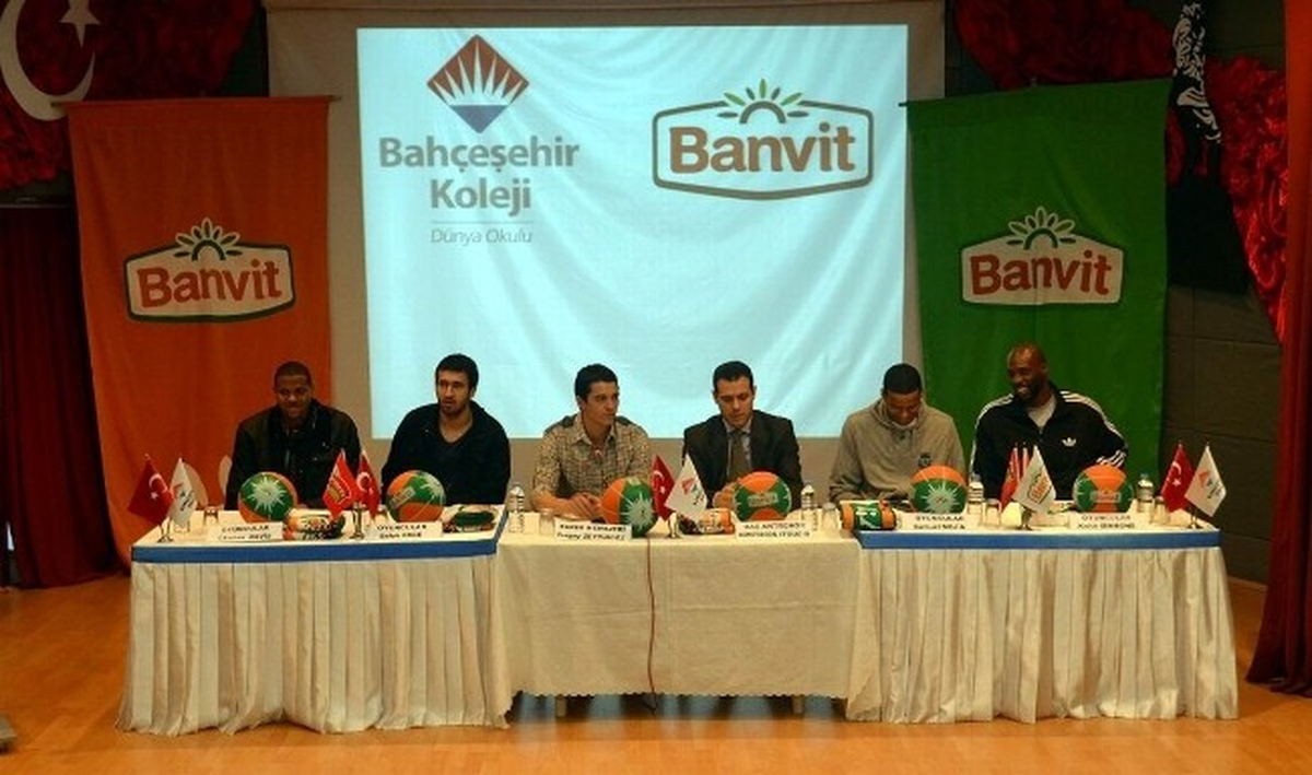 Banvit Oyuncuları Öğrencilerle Bir Araya Geldi
