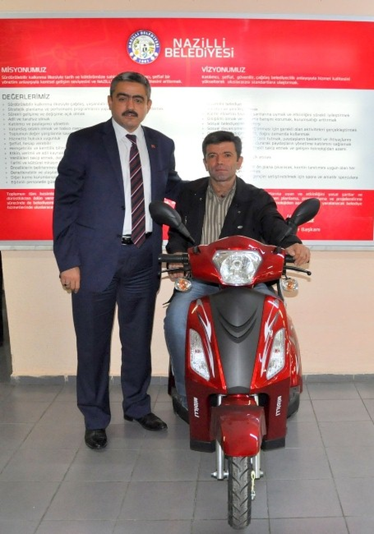 Başkan Alıcık, Engelli Alcacı\'ya Akülü Motobisiklet Hediye Etti