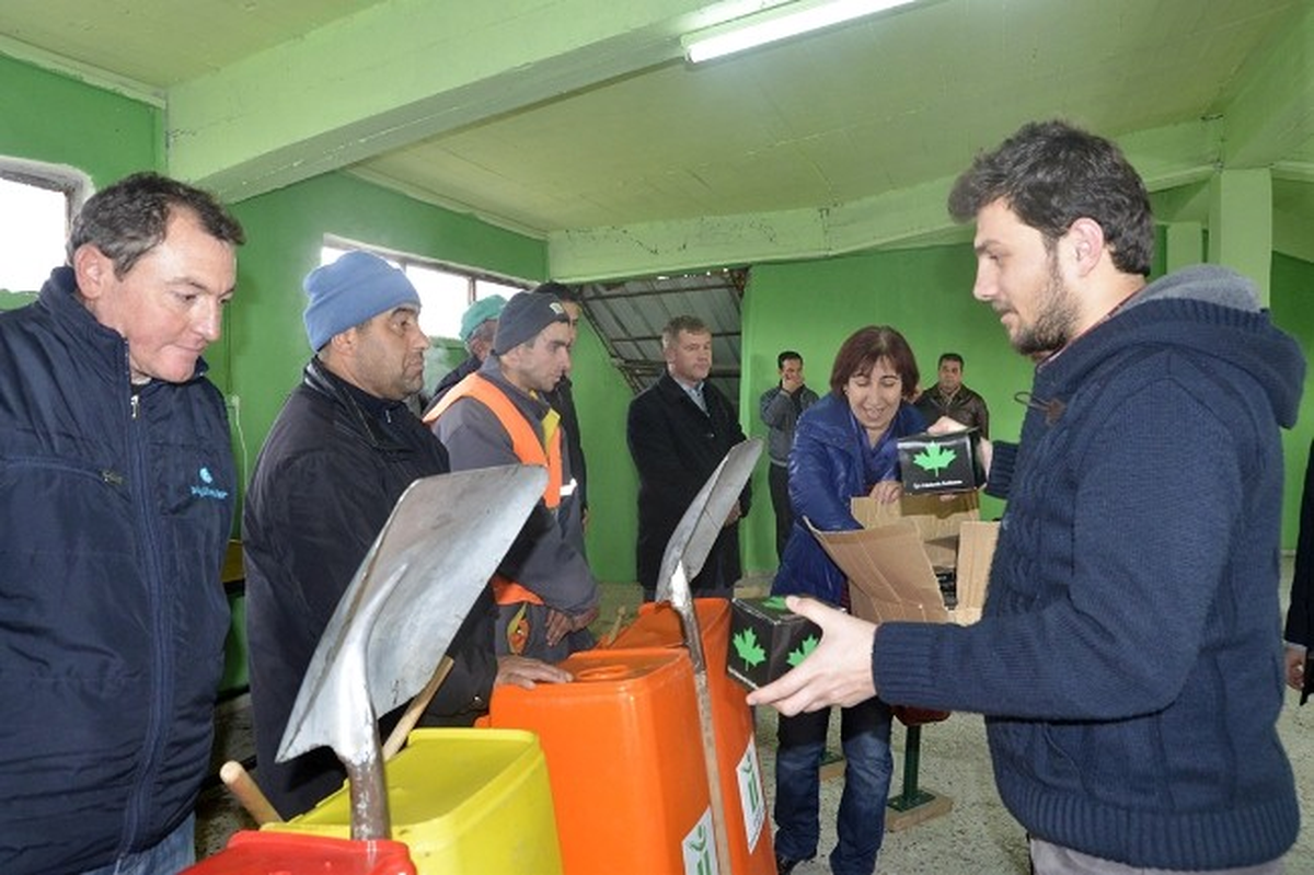 Belediyesi Eko Şov Ritim Gurubu\'na Teşekkür Plaketi