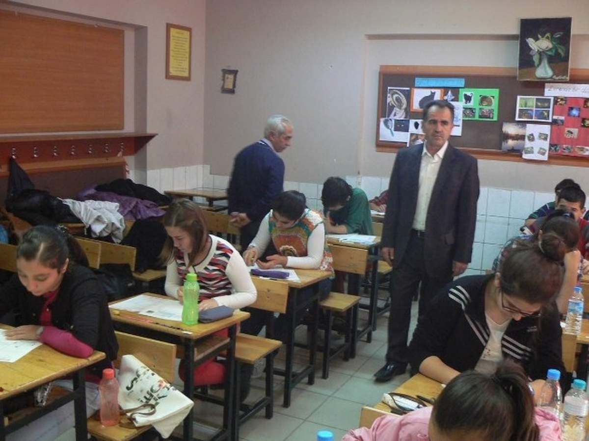 Bozüyük\'te Merkezi Sınavın İlk Günü Sorunsuz Tamamlandı