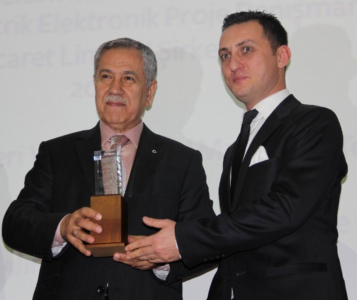 Bülent Arınç: "Türkiye\'de Artık Herkes Önünü Görebiliyor"