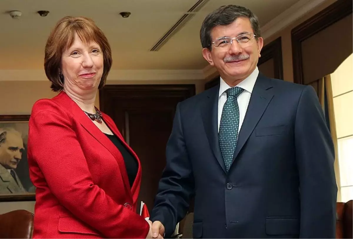 Davutoğlu, Ashton ile Telefonla Görüştü