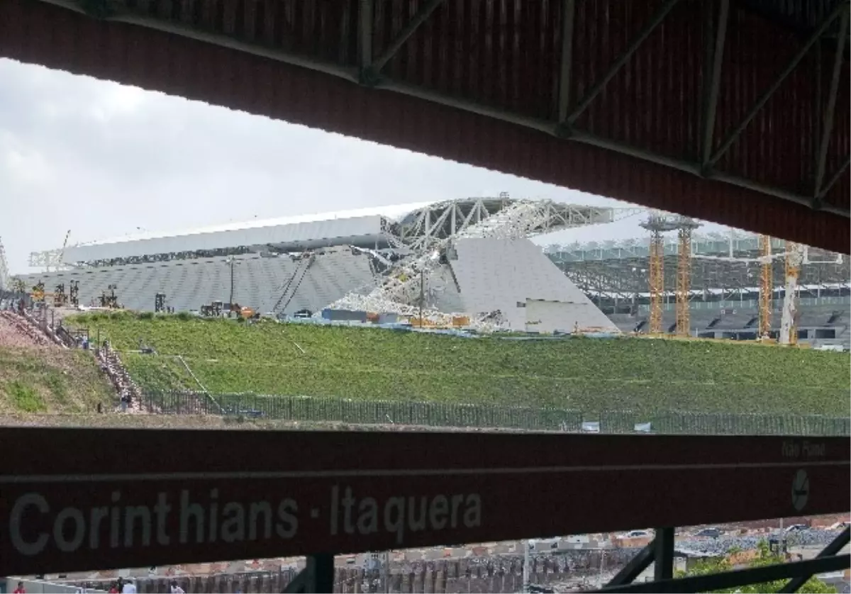 Dünya Kupası\'nın Açılış Maçının Oynanacağı Stad Çöktü