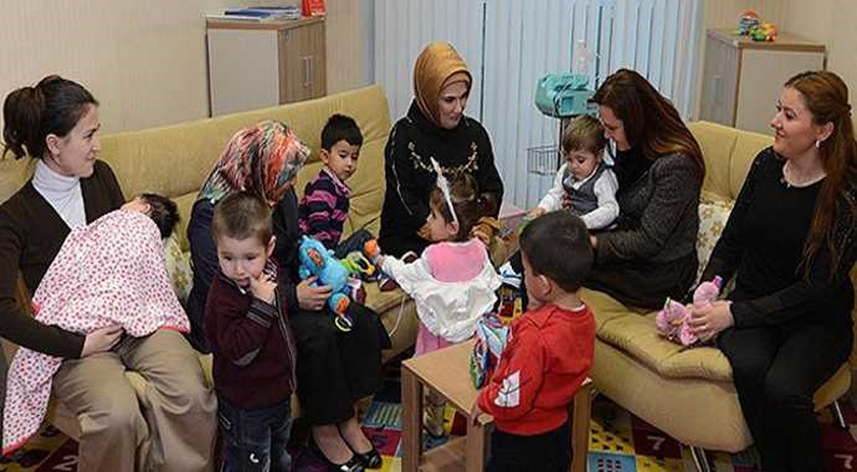Emine Erdoğan, AK Parti Genel Merkezi\'nde Çocuk Oyun Alanını Gezdi