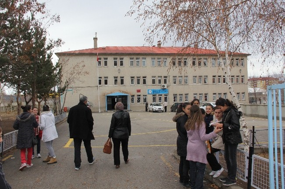 Erzurum\'da Ortaöğretim Öğrencileri Sınav Heyecanı Yaşadı